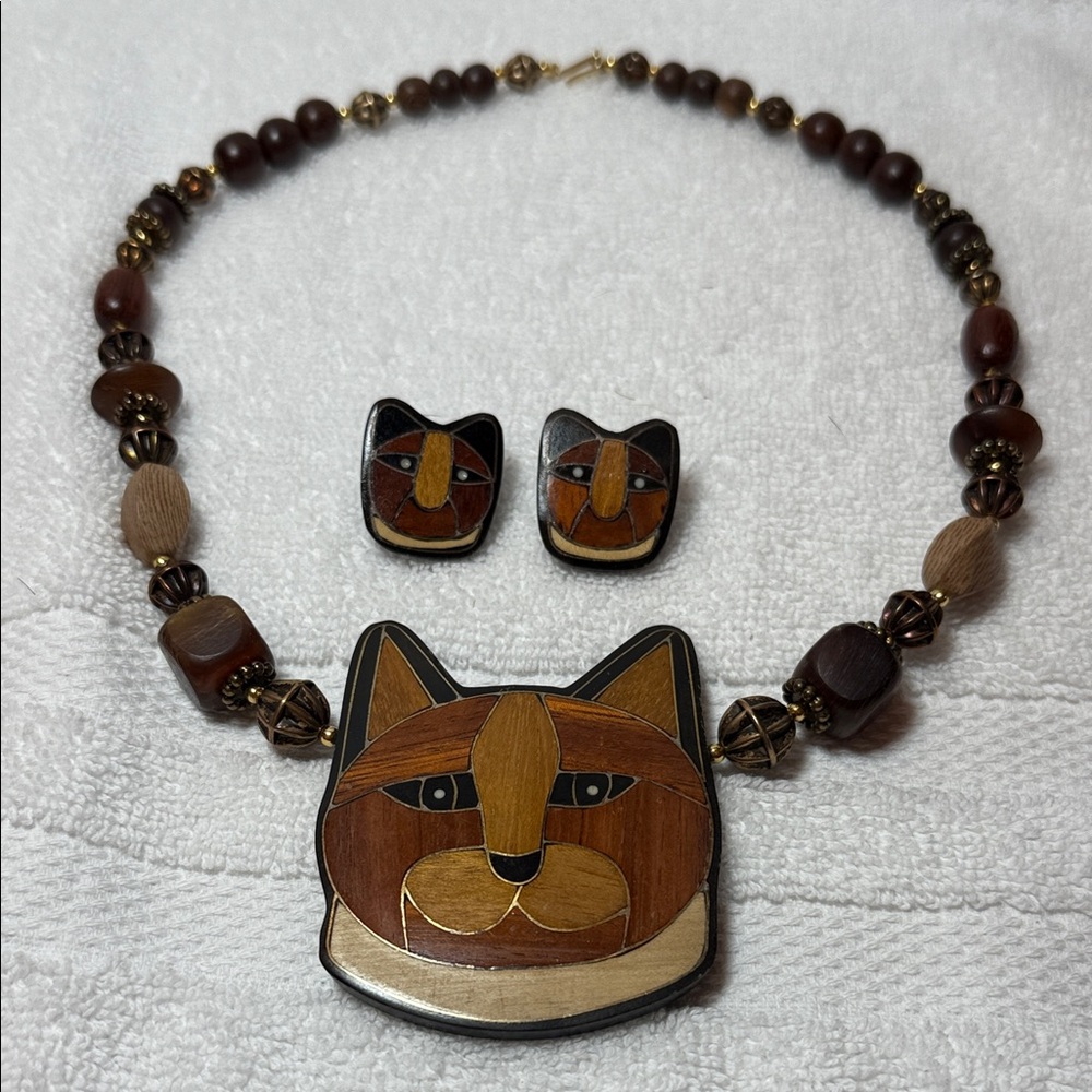 ⭐️Handcrafted Lee Sands Cat Necklace and Earrings Set - Brown and Tan.